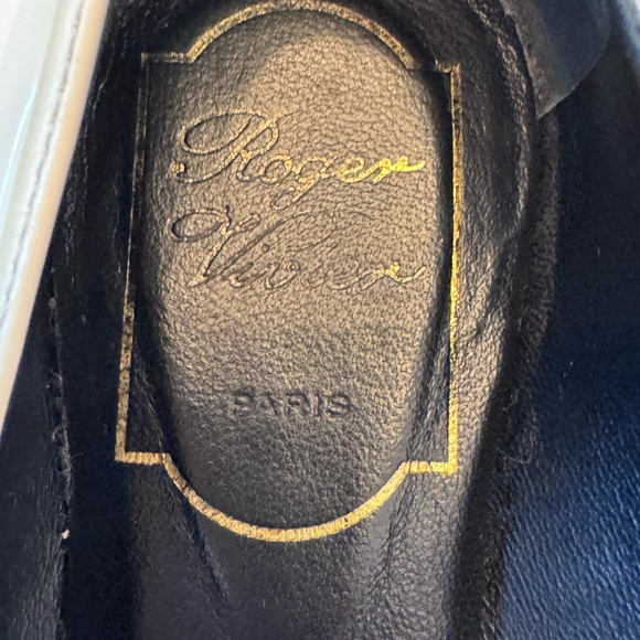 Roger Vivier Belle Vivier Patent Leather Ballet Flats with Gold Buckle - Picture 15 of 16